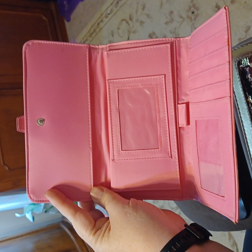 Pink wallet - Picture 2 of 4